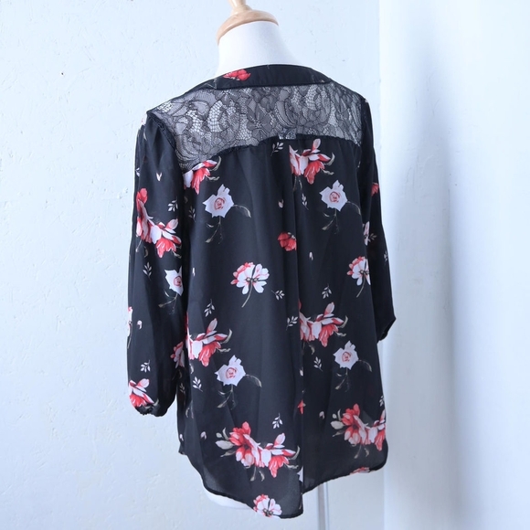 Kismet | Black & red floral lace cut out v neck cropped sleeve blouse - Picture 7 of 12